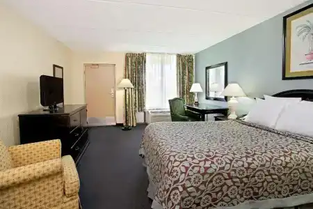 Days Inn by Wyndham Orlando Airport Florida Mall - 17