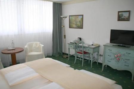 Sure by Best Western Rhoen Garden - 111