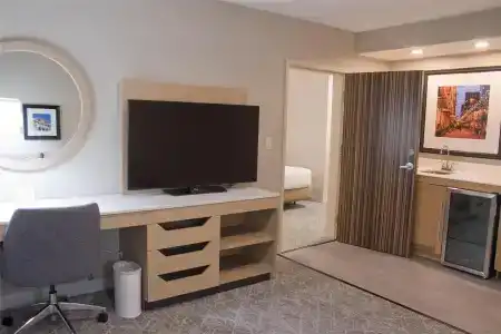 Hampton Inn & Suites Denver-Speer Boulevard - 35
