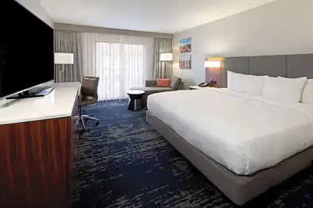 DoubleTree by Hilton Bakersfield - 32