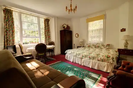 Dawson Place, Juliette's Bed and Breakfast - 3