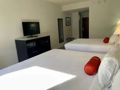 Days Inn & Suites by Wyndham Lakeland - 65