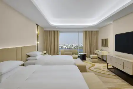 Grand Hyatt - 82