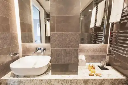 Clarendon Suites - 7