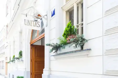 Unitas - 18