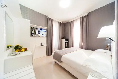 Relais Trevi 95 Boutique - 16