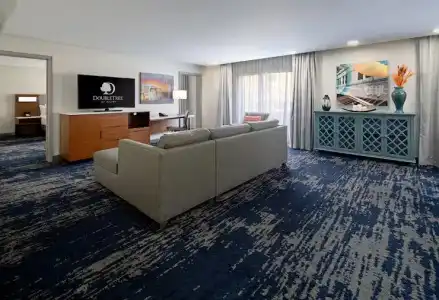 DoubleTree by Hilton Bakersfield - 59