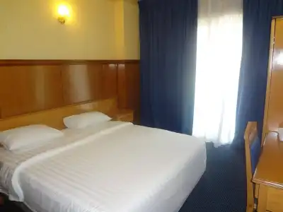Royal Plaza Apartments - 17