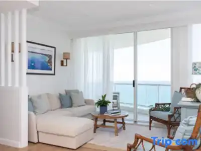 Pacific Views Resort - 90