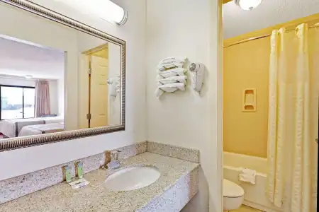 Comfort Inn & Suites Nashville Downtown – Stadium - 7
