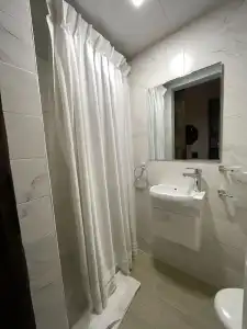 Studio 27 Backpackers - 9