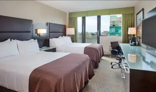 Holiday Inn Vancouver-Centre - 5