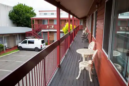 Downs Motel - 6