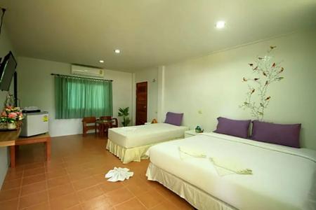 J Holiday Inn - 62