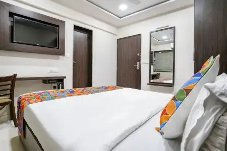 Kamran Residency - Near US Embassy - 25