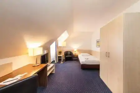 Garner Cologne Porz - Airport by IHG - 52