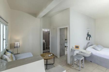 Blue Dolphins Apartments - 101