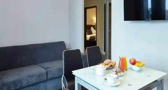 Best Western Le Cheval Blanc - Vieux Port - 88