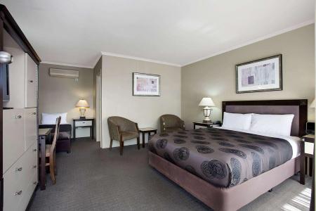 Comfort Inn On Raglan - 3