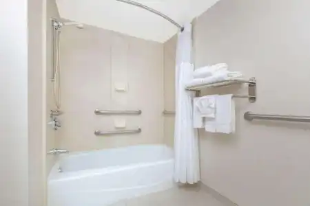Hampton Inn by Hilton Los Angeles Airport - 56