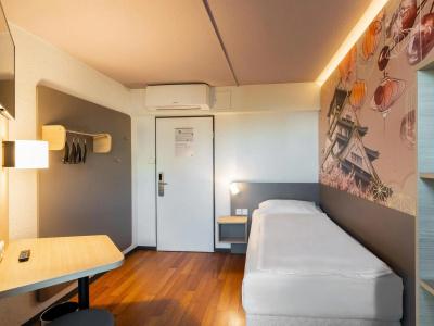 B&B Düsseldorf-Hbf - 5