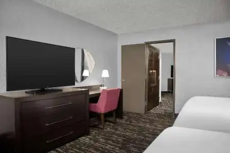 Embassy Suites by Hilton Crystal City National Airport - 64