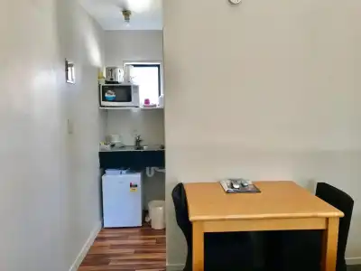Rayland Epsom Motel - 14