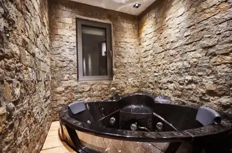 One Luxury Suites - 101