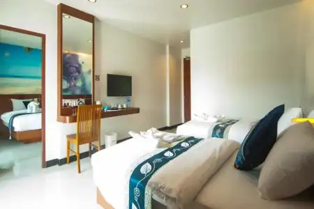 The Crystal Beach - 3