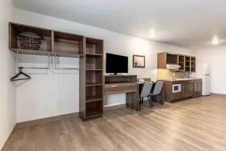 WoodSpring Suites Bakersfield East - 52