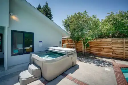 Bakersfield Oasis: Private Pool, Hot Tub & Patio! - 14