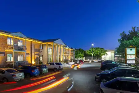 Adelaide Inn - 17