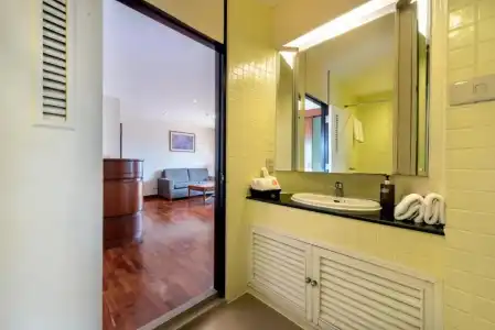 Bandara Silom Suites - 198