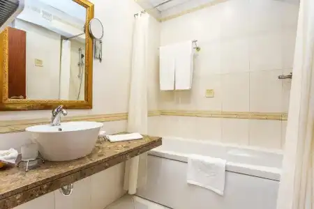 Romance & Family Suites - 80