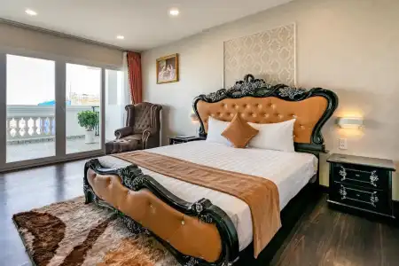 Emerald Central - 216