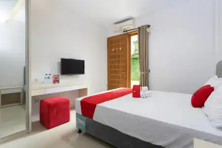 RedDoorz Plus near Cilandak Town Square 2 - 22