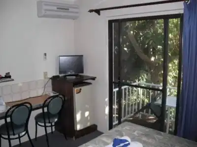 Ocean Breeze Motel - 13