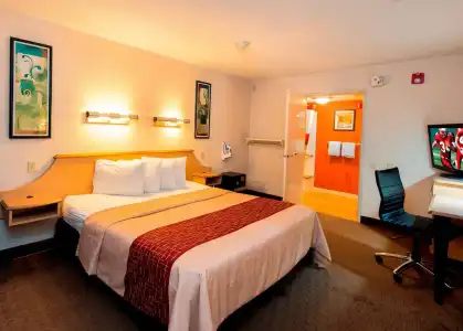 Red Roof Inn Laredo - 4
