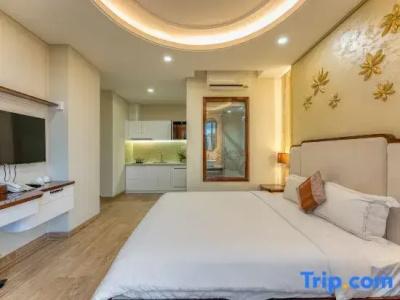 Golden Tree & Apartment - 29