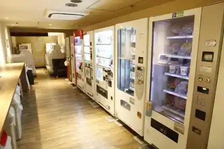 Shinjuku Kuyakusho-Mae Capsule - 12
