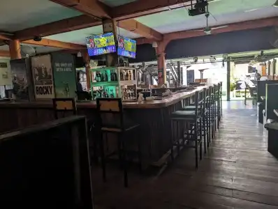 Q-Bar & Guest House - 20
