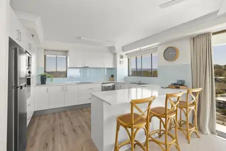 Gemini Court Holiday Apartments - 203