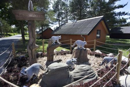 LEGOLAND Wilderness Barrels & Cabins - 1