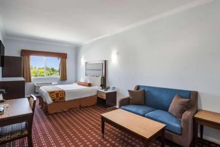 Rodeway Inn & Suites Pasadena - 42