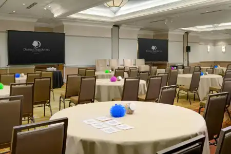 DoubleTree Suites by Hilton Phoenix - 37