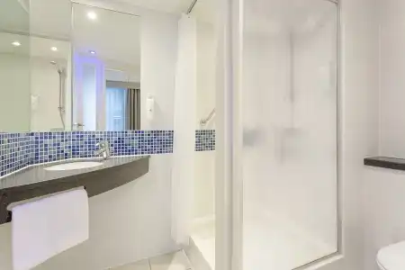 Holiday Inn Express London - Park Royal by IHG - 38