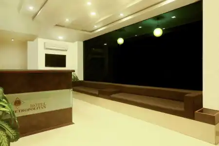 Metropolitan - 15