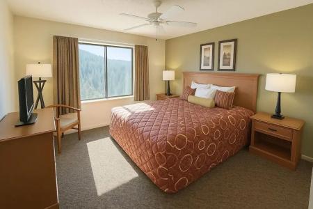 Crown Point Resort - 32