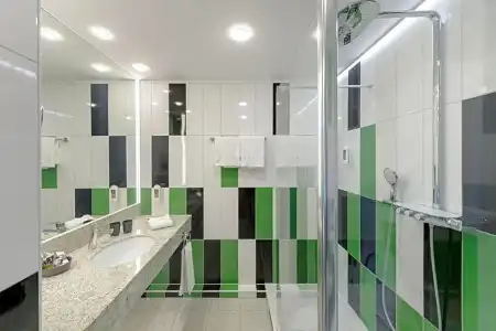 PLAZA INN - 123