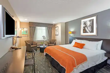 Ramada Plaza by Wyndham West Hollywood & Suites - 2